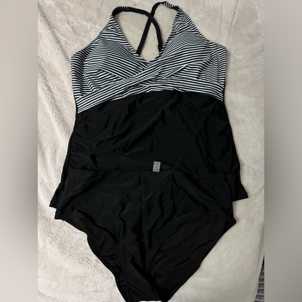 Yonique swim suit- Plus Size